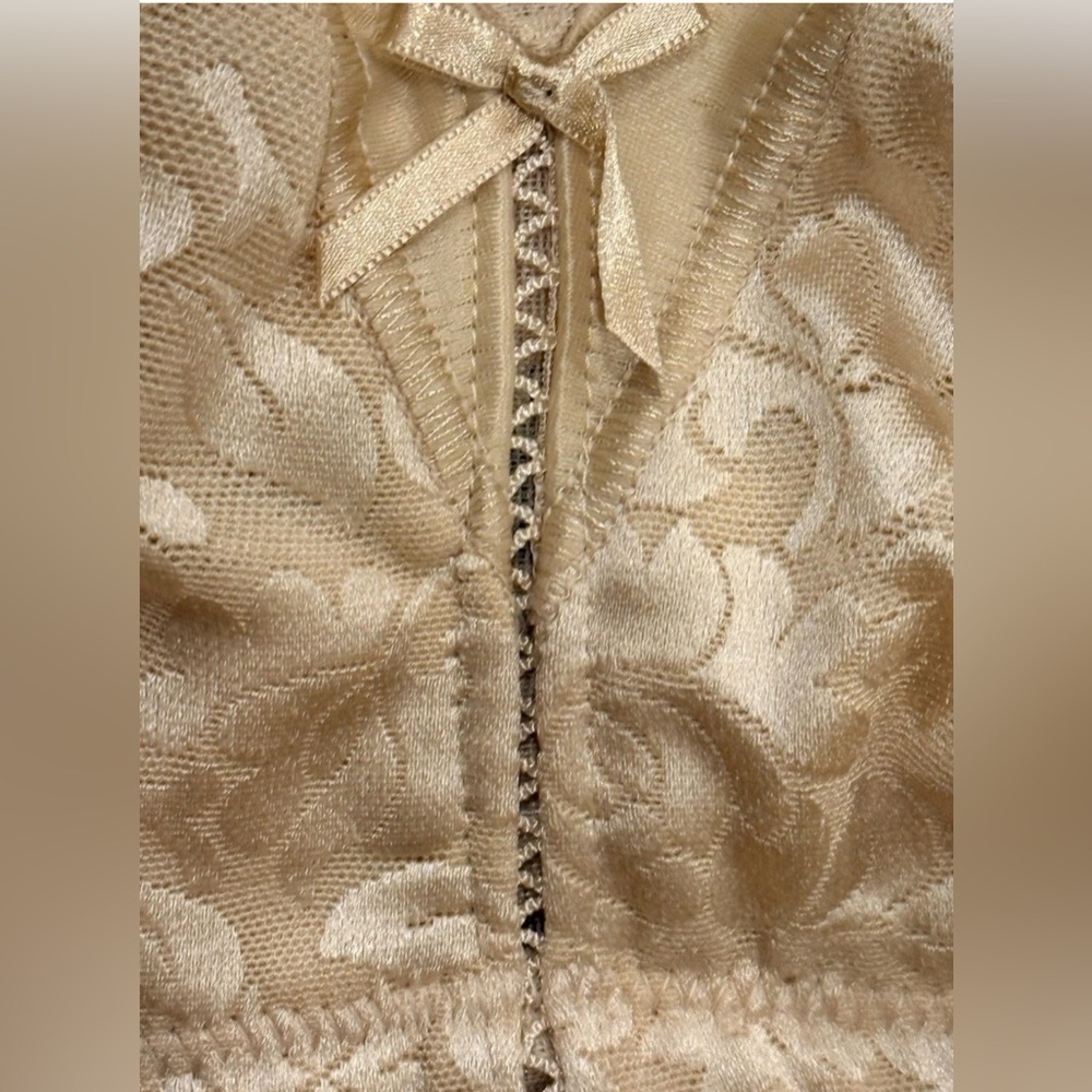 Bali Wireless Full Coverage Bra NWT 42C Beige Floral Lace DF3372 - Picture 3 of 7